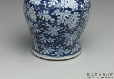 图片[2]-Covered jar in underglaze blue with flowers and butterflies decor, Qing dynasty (1644-1911)-China Archive